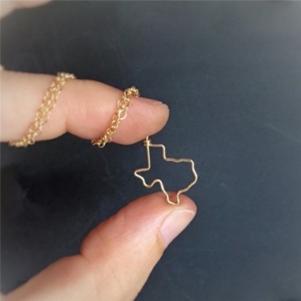 TEXAS Dainty Pendant Necklace Gold